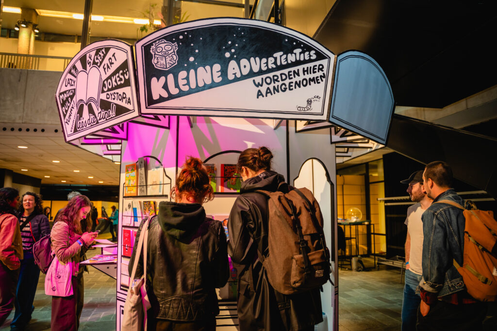 Cross Comix Kiosk (Michelle Urbiztondo)